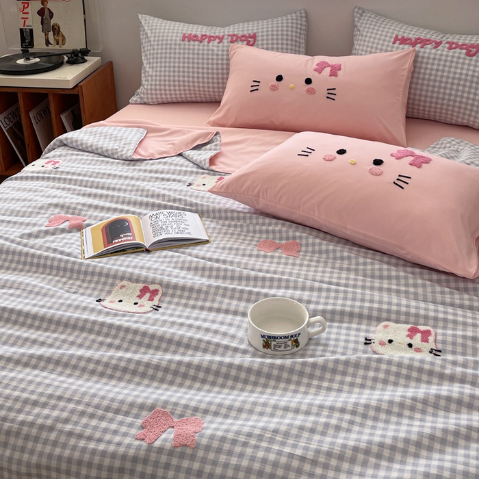 91家纺网 家纺一手货源 找家纺 红嘴企鹅2025新款毛巾绣空调被四件套 夏被-蓝格小猫