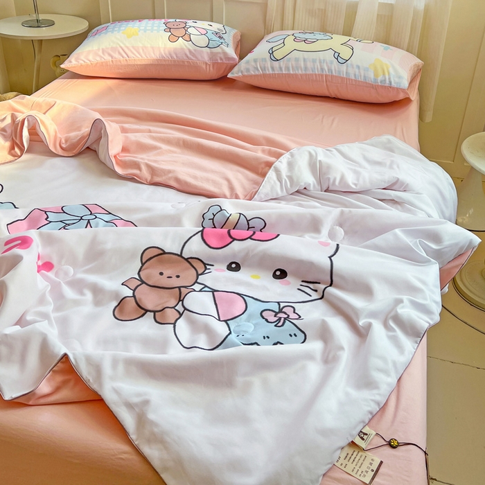 91家纺网 家纺一手货源 找家纺 海岛哥哥 2025新款水洗棉大版卡通夏被 凯蒂的礼物