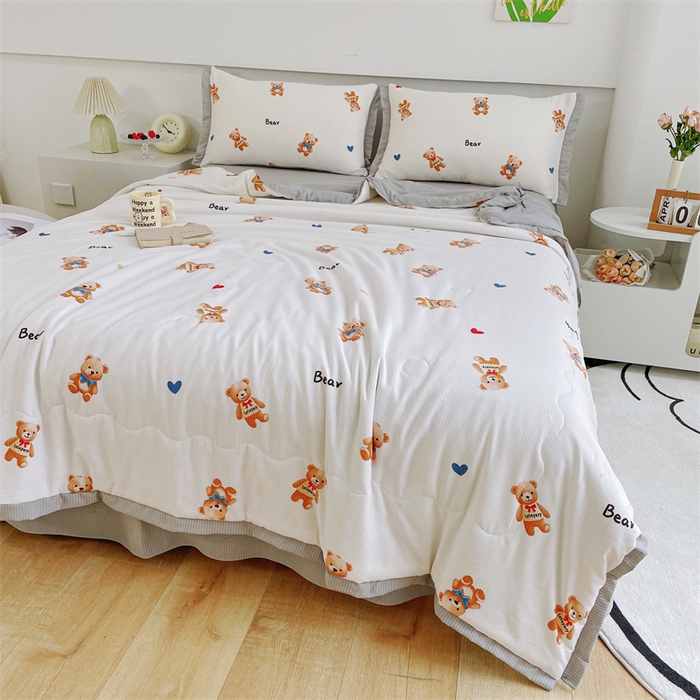 91家纺网 家纺一手货源 找家纺 南北家居 2025新款亲肤泡泡棉提花夏被 欢乐熊