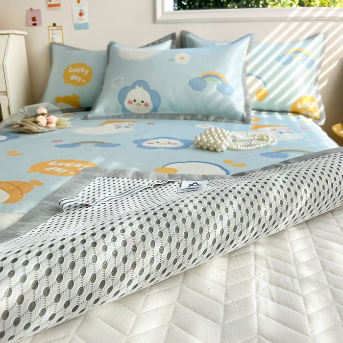 91家纺网 家纺一手货源 找家纺 典曼家纺 2025春夏新款250D冰丝宽边圆网冰丝凉席席子 可爱鸭