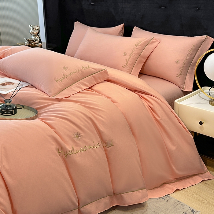 91家纺网 家纺一手货源 找家纺 宇彬家纺 2025直播新款13374全棉纯棉母婴级压线一字绣纯色刺绣四件套全棉纯棉贡缎新疆长绒字母款铂金系列 铂金 玉颜粉