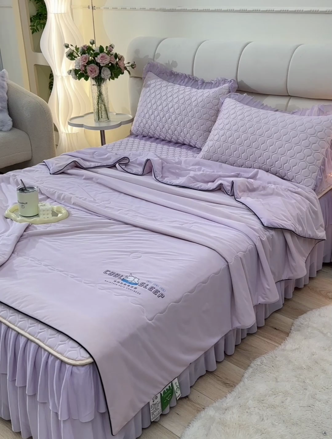 91家纺网 家纺一手货源 找家纺 畅畅家纺 2025新款夏季凉感丝足球花纯色凉席夏被四件套 足球花-魅紫