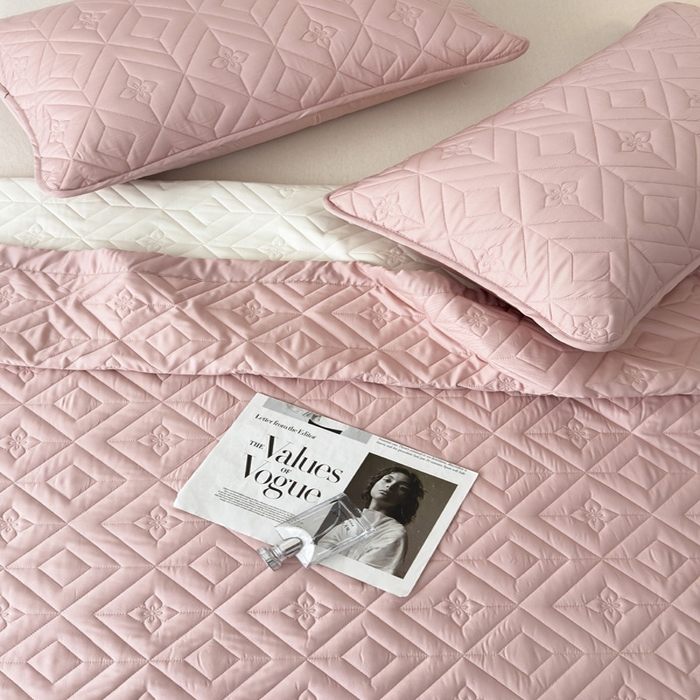 91家纺网 家纺一手货源 找家纺 云雀  2025新款舒适莱赛尔天丝夹棉床盖 菱格床盖-豆沙