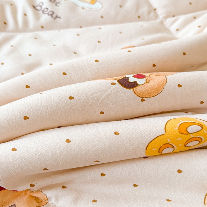 91家纺网 家纺一手货源 找家纺 熙宴家纺 2025新款A类水洗双层纱100%新疆棉花印花夏被空调被夏凉被 小熊蛋糕