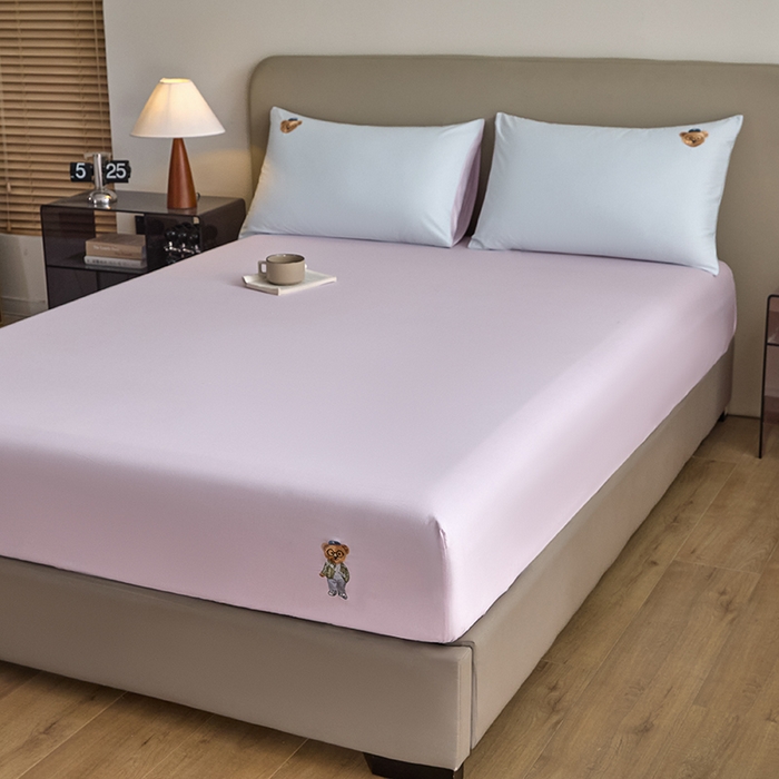 91家纺网 家纺一手货源 找家纺 禾时 2025新款A类全棉卡通小熊刺绣床笠床套床罩床垫保护套 贝尔熊-紫