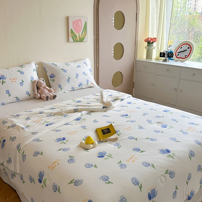 91家纺网 家纺一手货源 找家纺 麦伦家居 2025新款云柔针织棉大豆夏凉被 蓝郁金香