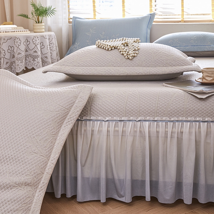 91家纺网 家纺一手货源 找家纺 桂雅居 2025春夏新款高分子凉席三件套床裙款 优雅灰