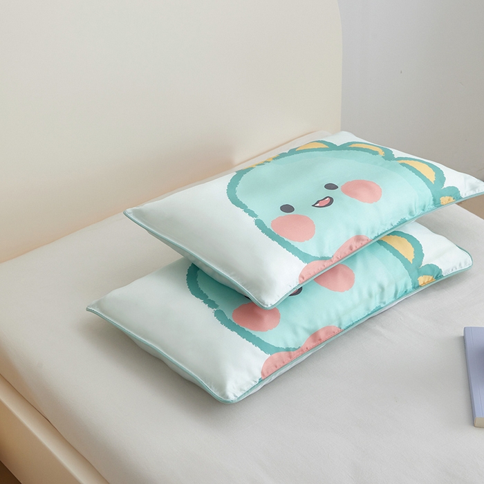 91家纺网 家纺一手货源 找家纺 荷马之梦  2025新款系列——A类60s原创手绘卡通儿童枕套 微笑恐龙