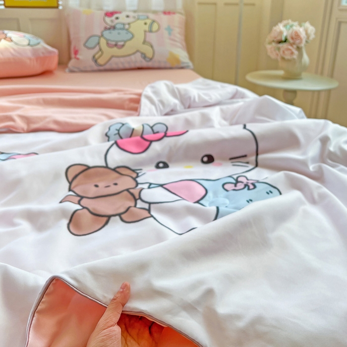 91家纺网 家纺一手货源 找家纺 海岛哥哥 2025新款水洗棉大版卡通夏被 凯蒂的礼物