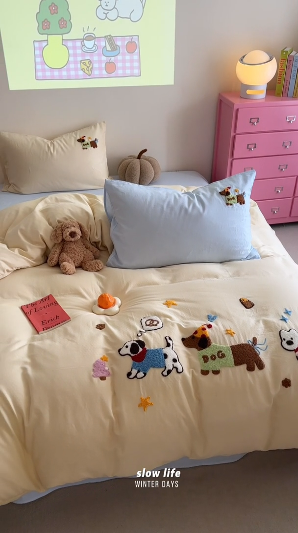 91家纺网 家纺一手货源 找家纺 TT.one 塔塔家居 2025新款全棉双层纱毛巾绣萌宠系列四件套 派对小狗