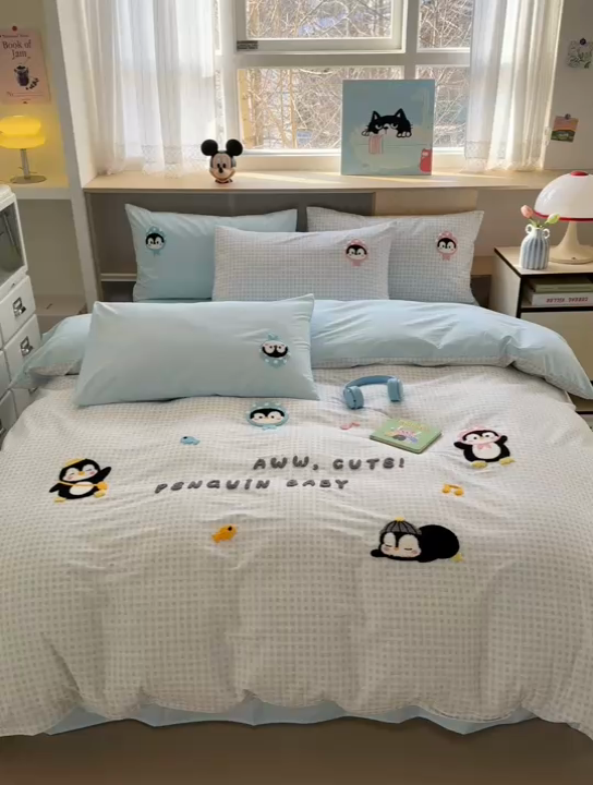 91家纺网 家纺一手货源 找家纺 如意朵2025新款全棉毛巾绣四件套 企鹅抱抱