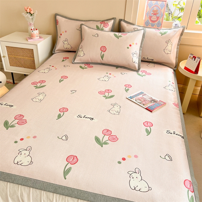 91家纺网 家纺一手货源 找家纺 典曼家纺 2025春夏新款250D冰丝宽边圆网冰丝凉席席子 精灵兔