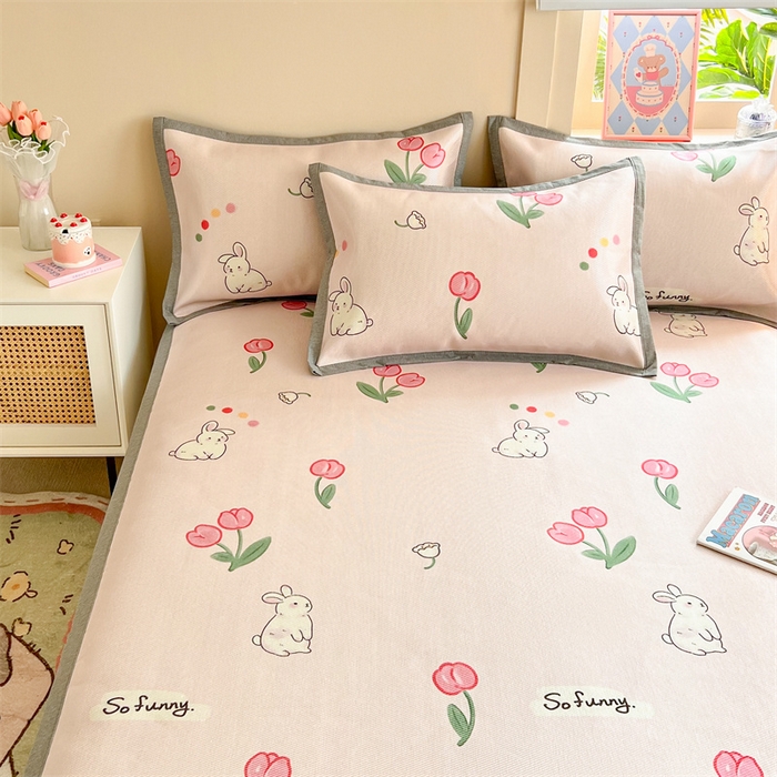 91家纺网 家纺一手货源 找家纺 典曼家纺 2025春夏新款250D冰丝宽边圆网冰丝凉席席子 精灵兔