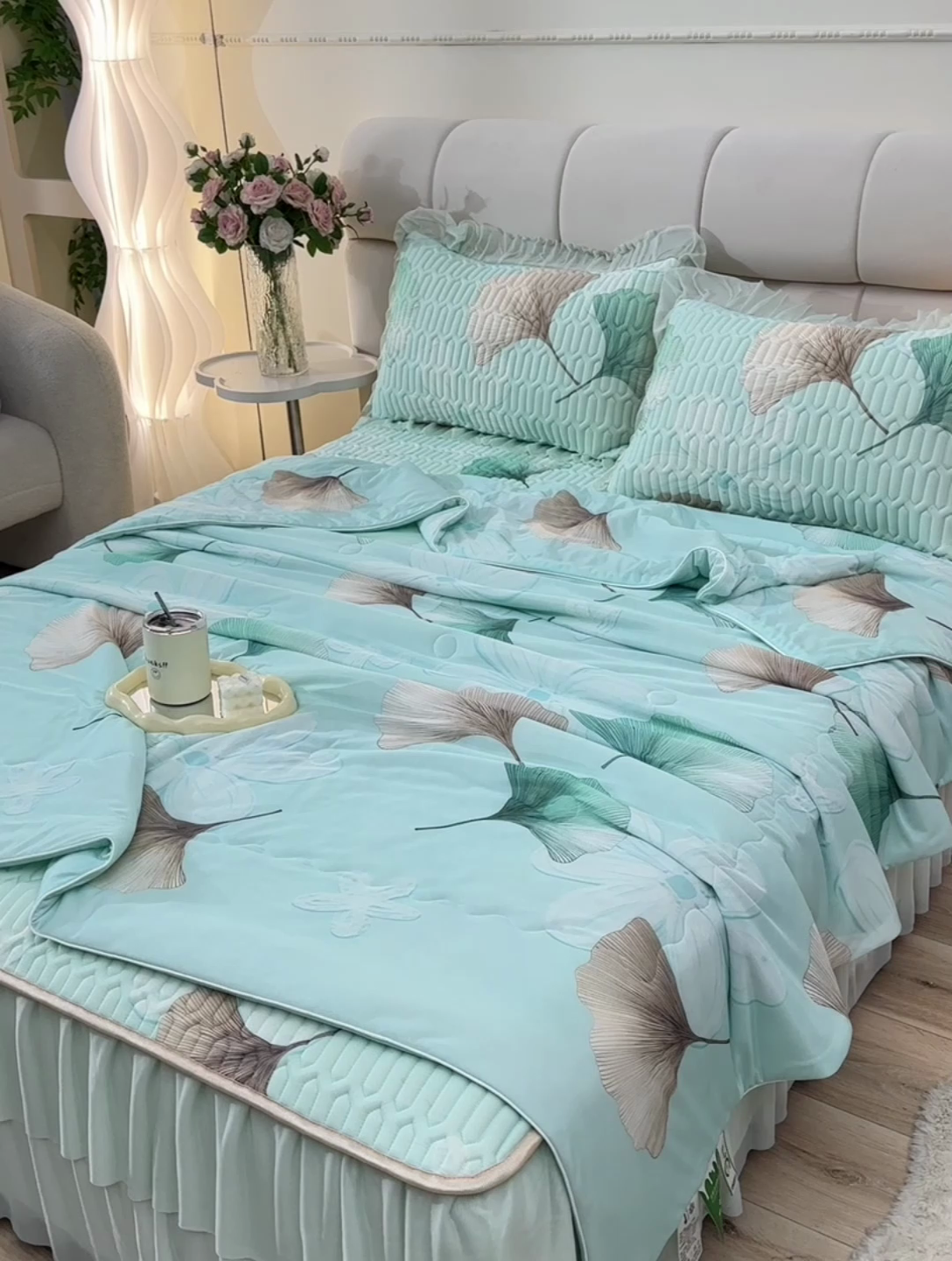 91家纺网 家纺一手货源 找家纺 畅畅家纺 2025新款夏季凉感丝印花足球花凉席夏被夏凉被空调被四件套 足球花-银杏叶