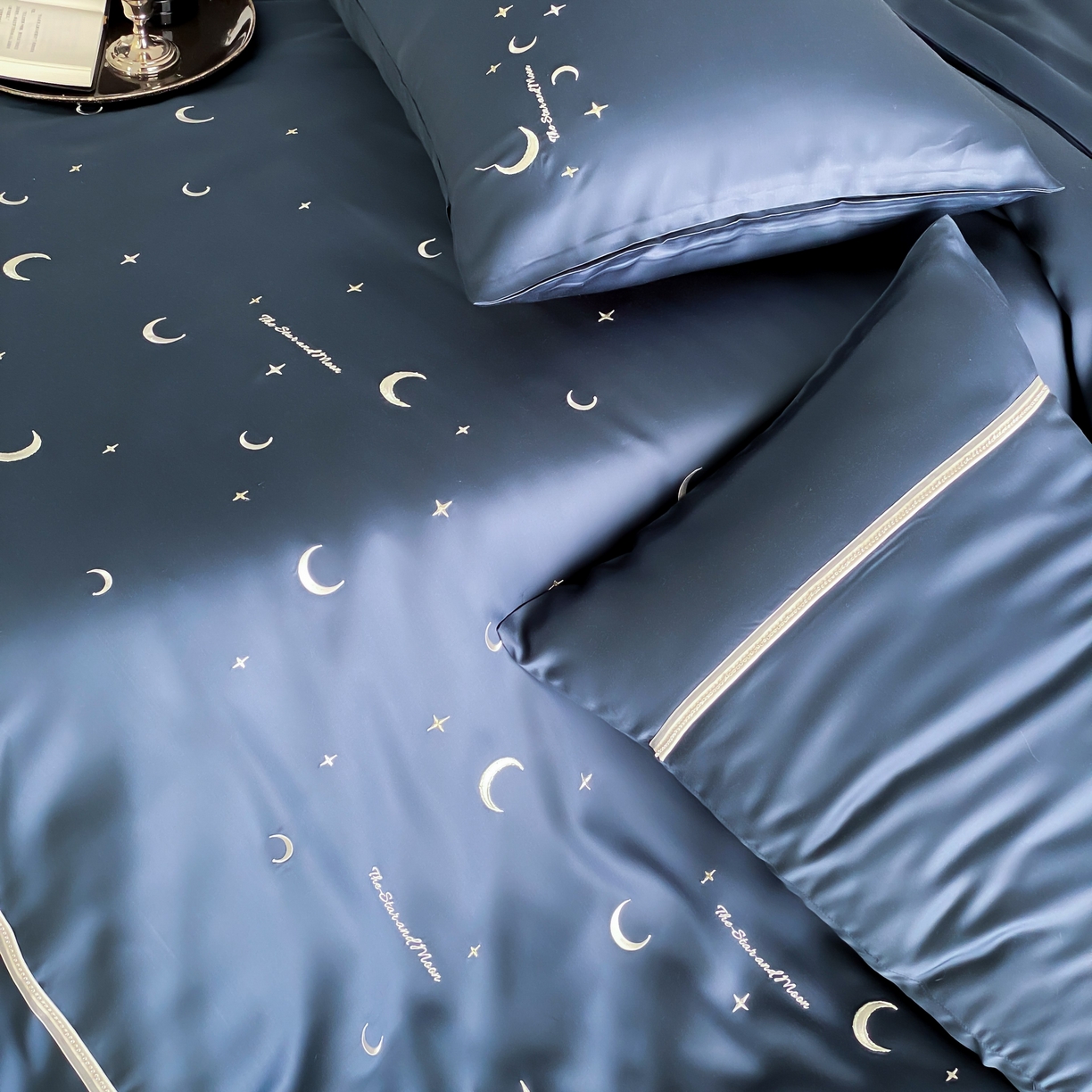 91家纺网 家纺一手货源 找家纺 MIU缪家居 2025春夏新款60支兰精天丝四件套-永夜星河 永夜星河-璀璨蓝