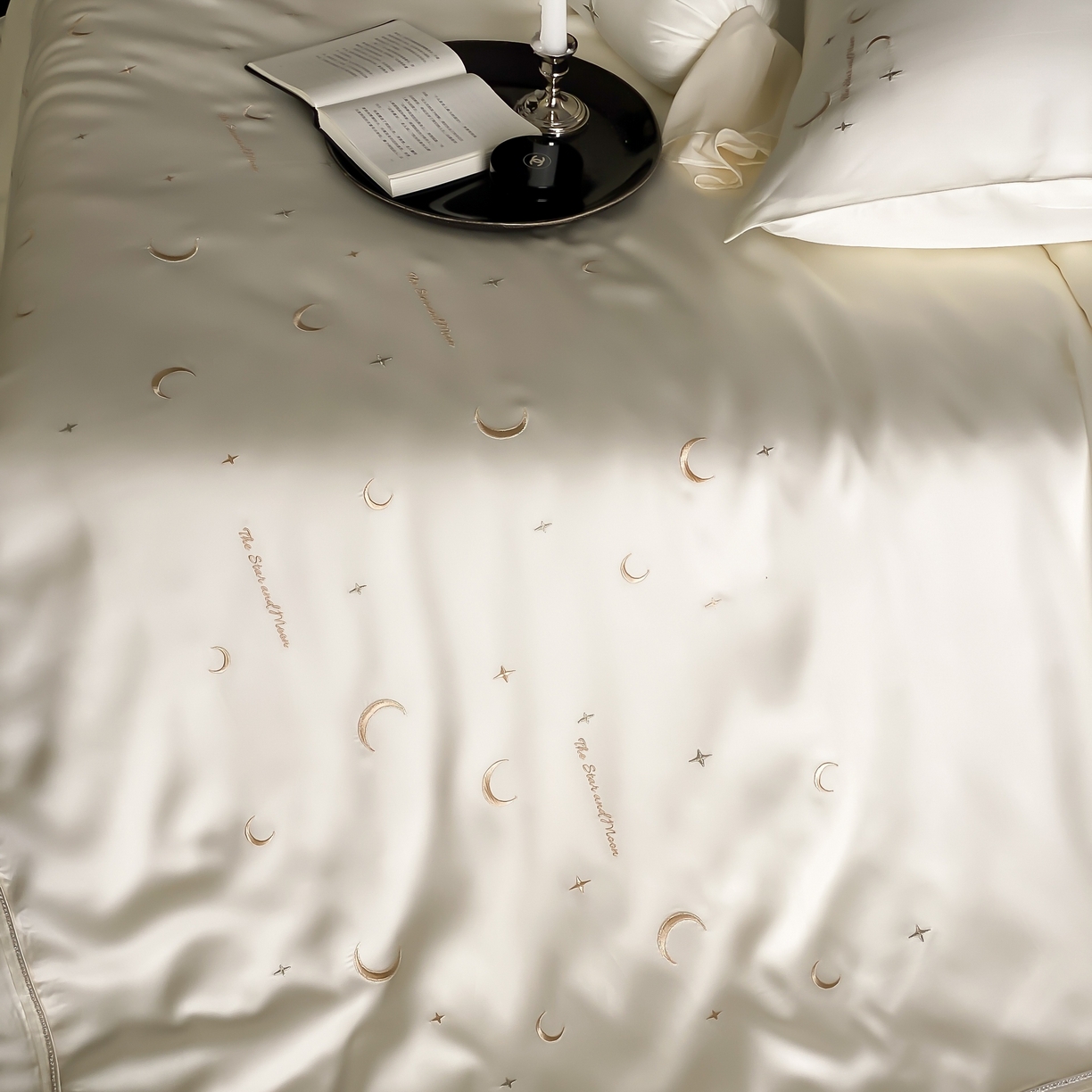 91家纺网 家纺一手货源 找家纺 MIU缪家居 2025春夏新款60支兰精天丝四件套-永夜星河 永夜星河-极光白