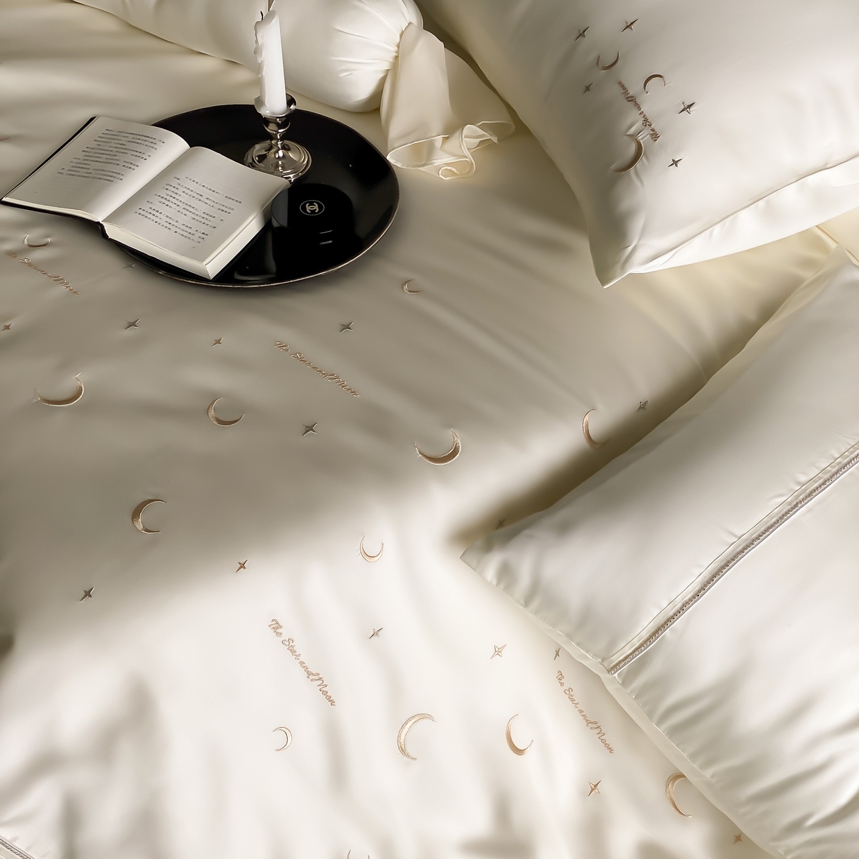 91家纺网 家纺一手货源 找家纺 MIU缪家居 2025春夏新款60支兰精天丝四件套-永夜星河 永夜星河-极光白