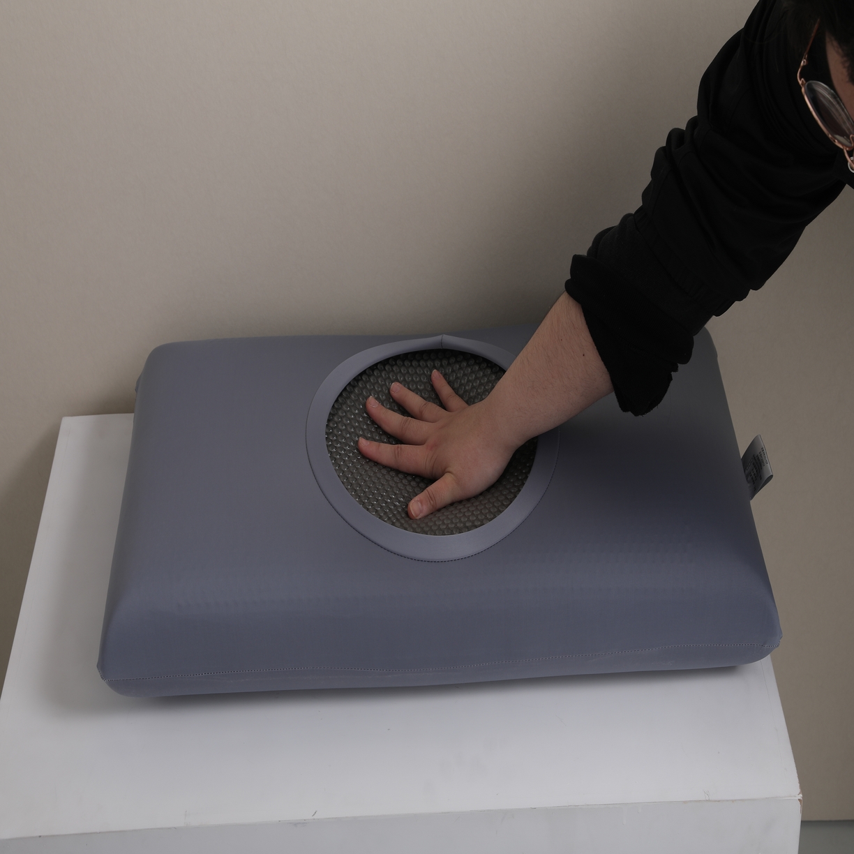 91家纺网 家纺一手货源 找家纺 其乐枕芯 2025新款凉感冰丝U型大头护颈枕枕头枕芯 岩石灰29*30cm/只