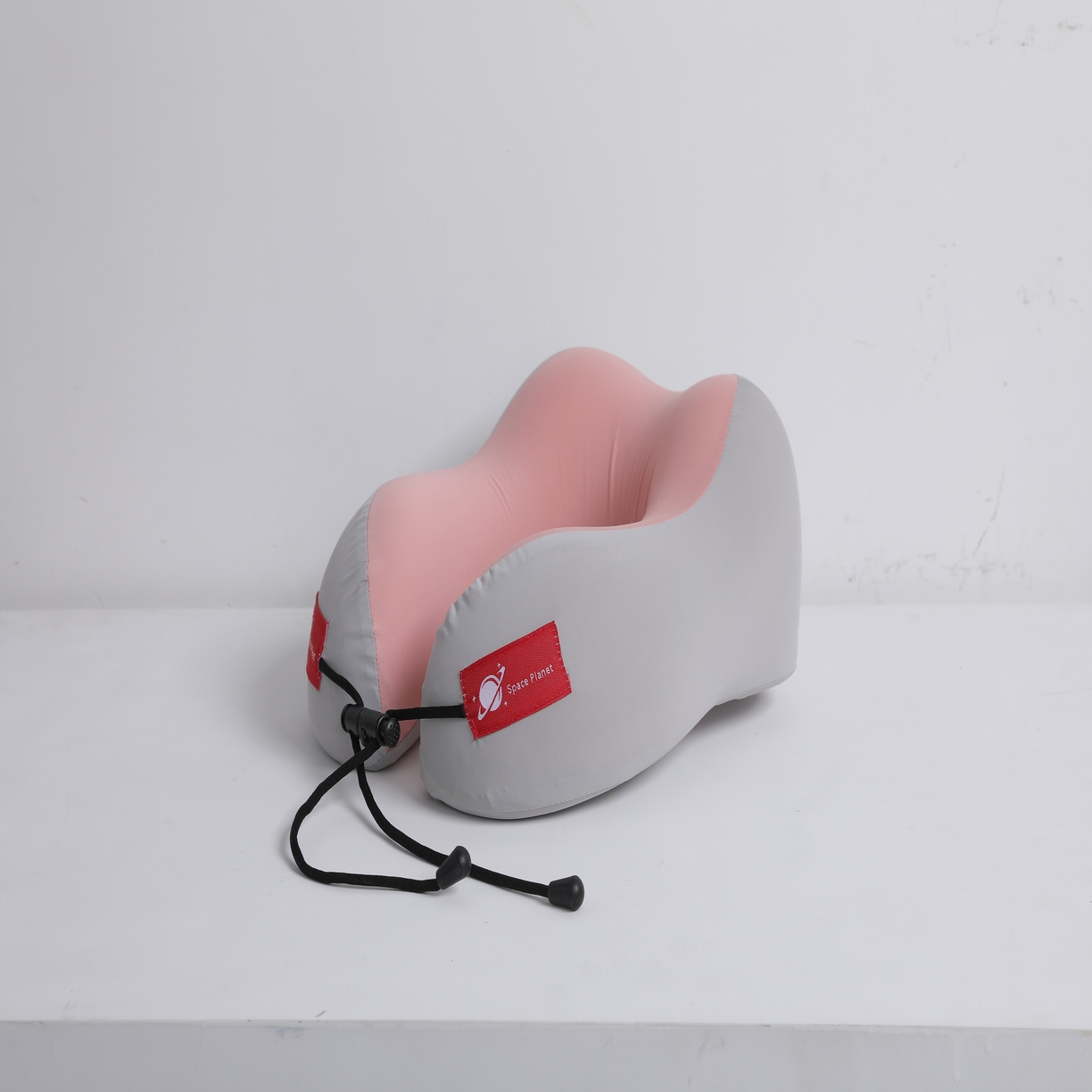 91家纺网 家纺一手货源 找家纺 其乐枕芯 2025新款凉感冰丝U型大头护颈枕枕头枕芯 桃花粉29*30cm/只(礼盒装)