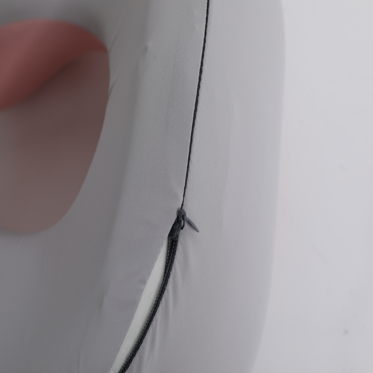 91家纺网 家纺一手货源 找家纺 其乐枕芯 2025新款凉感冰丝U型大头护颈枕枕头枕芯 桃花粉29*30cm/只(礼盒装)