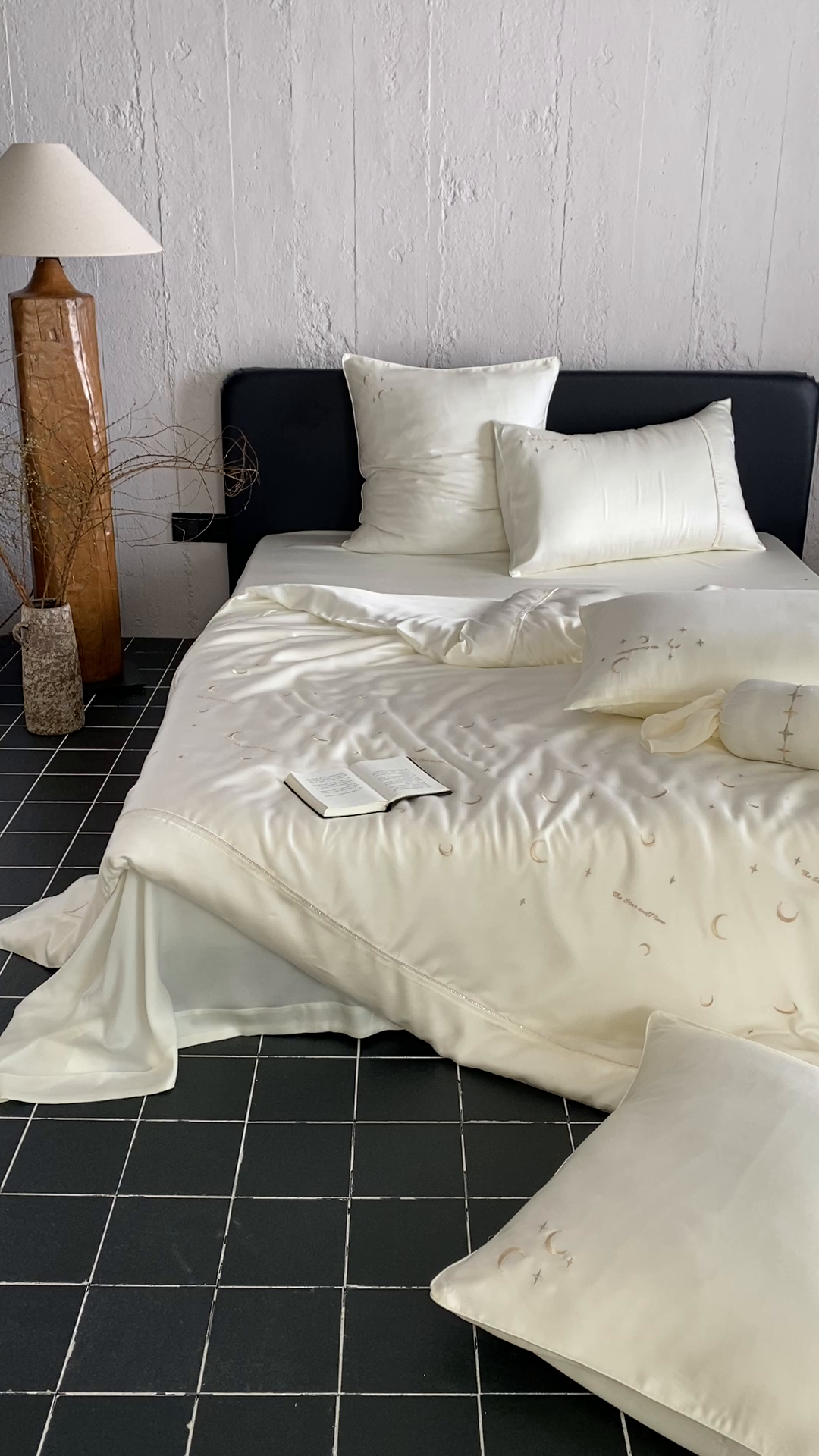 91家纺网 家纺一手货源 找家纺 MIU缪家居 2025春夏新款60支兰精天丝四件套-永夜星河 永夜星河-极光白