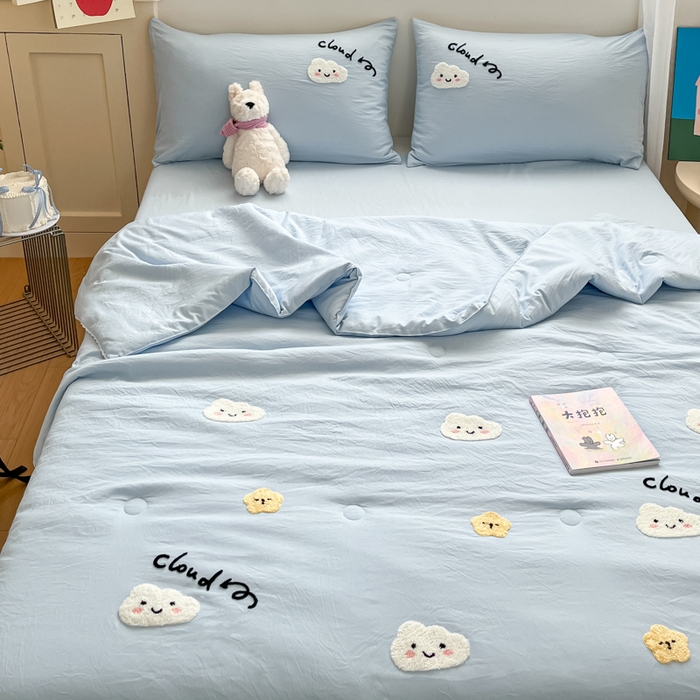 91家纺网 家纺一手货源 找家纺 Sweet dreams甜梦 2025新款毛巾绣夏被夏凉被空调被四件套 蓝色云朵