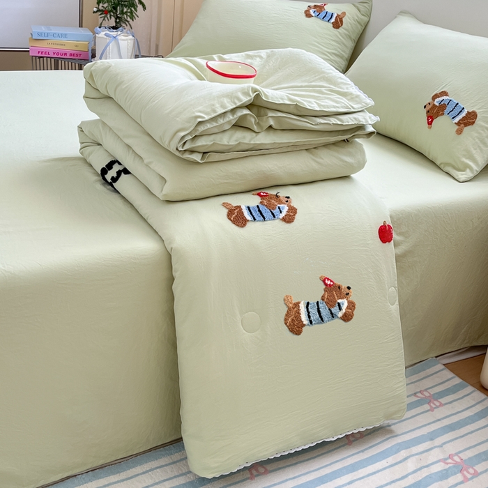 91家纺网 家纺一手货源 找家纺 Sweet dreams甜梦 2025新款毛巾绣夏被夏凉被空调被四件套 果绿小狗