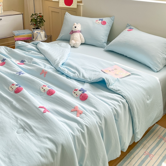 91家纺网 家纺一手货源 找家纺 Sweet dreams甜梦 2025新款毛巾绣夏被夏凉被空调被四件套 蓝小猫