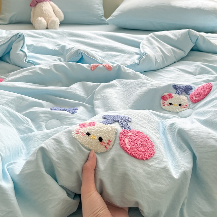 91家纺网 家纺一手货源 找家纺 Sweet dreams甜梦 2025新款毛巾绣夏被夏凉被空调被四件套 蓝小猫