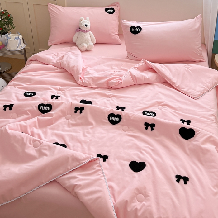 91家纺网 家纺一手货源 找家纺 Sweet dreams甜梦 2025新款毛巾绣夏被夏凉被空调被四件套 粉MIU