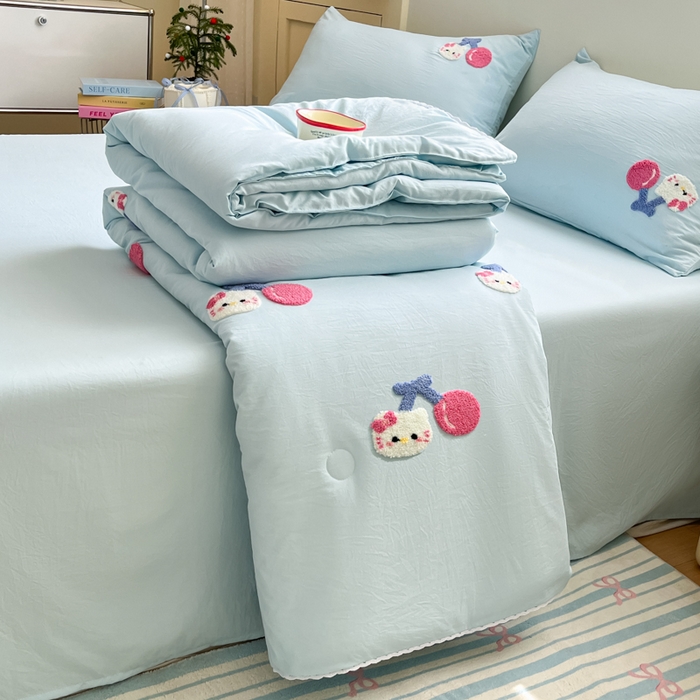 91家纺网 家纺一手货源 找家纺 Sweet dreams甜梦 2025新款毛巾绣夏被夏凉被空调被四件套 蓝小猫