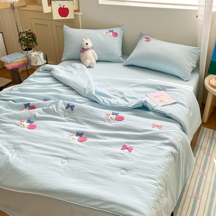 91家纺网 家纺一手货源 找家纺 Sweet dreams甜梦 2025新款毛巾绣夏被夏凉被空调被四件套 蓝小猫