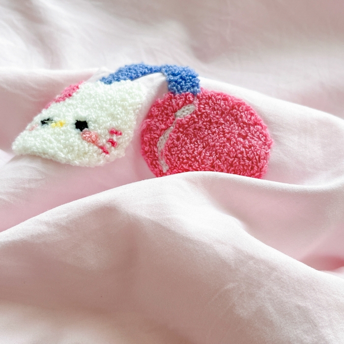 91家纺网 家纺一手货源 找家纺 Sweet dreams甜梦 2025新款毛巾绣夏被夏凉被空调被四件套 粉小猫