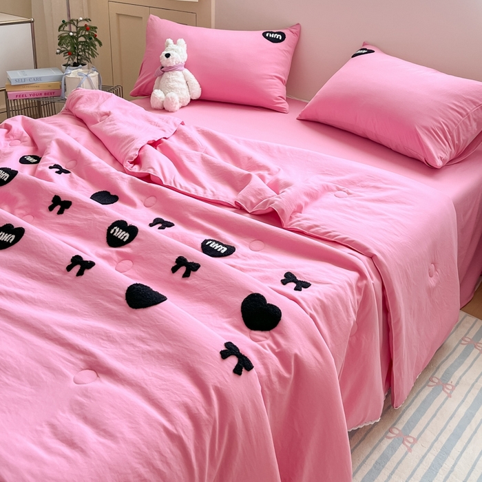 91家纺网 家纺一手货源 找家纺 Sweet dreams甜梦 2025新款毛巾绣夏被夏凉被空调被四件套 玫粉MIU