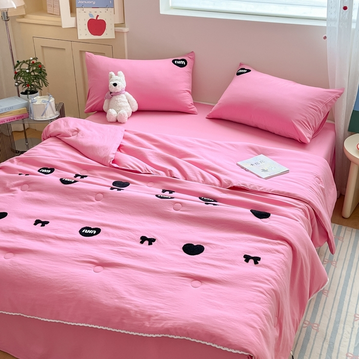 91家纺网 家纺一手货源 找家纺 Sweet dreams甜梦 2025新款毛巾绣夏被夏凉被空调被四件套 玫粉MIU