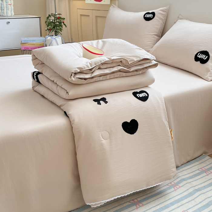 91家纺网 家纺一手货源 找家纺 Sweet dreams甜梦 2025新款毛巾绣夏被夏凉被空调被四件套 浅咖MIU