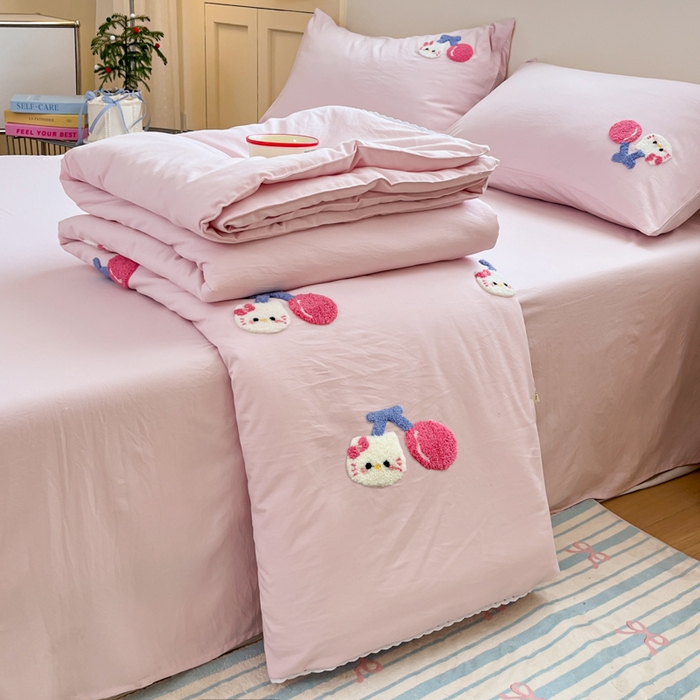 91家纺网 家纺一手货源 找家纺 Sweet dreams甜梦 2025新款毛巾绣夏被夏凉被空调被四件套 粉小猫