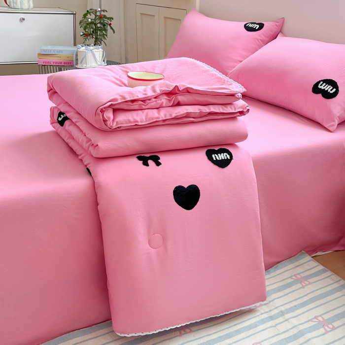 91家纺网 家纺一手货源 找家纺 Sweet dreams甜梦 2025新款毛巾绣夏被夏凉被空调被四件套 玫粉MIU