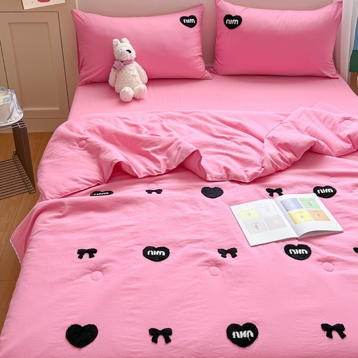 91家纺网 家纺一手货源 找家纺 Sweet dreams甜梦 2025新款毛巾绣夏被夏凉被空调被四件套 玫粉MIU