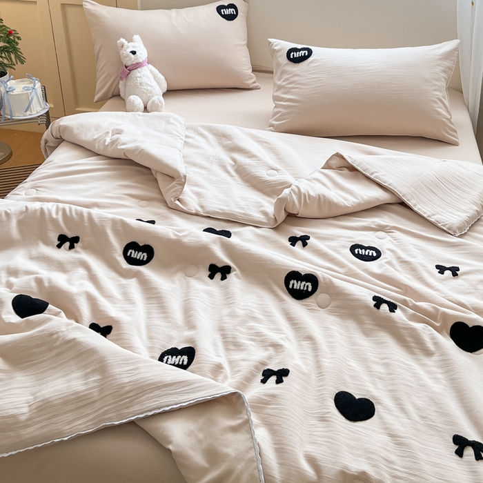 91家纺网 家纺一手货源 找家纺 Sweet dreams甜梦 2025新款毛巾绣夏被夏凉被空调被四件套 浅咖MIU