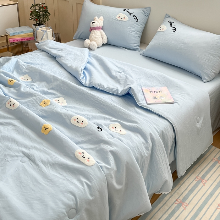 91家纺网 家纺一手货源 找家纺 Sweet dreams甜梦 2025新款毛巾绣夏被夏凉被空调被四件套 蓝色云朵