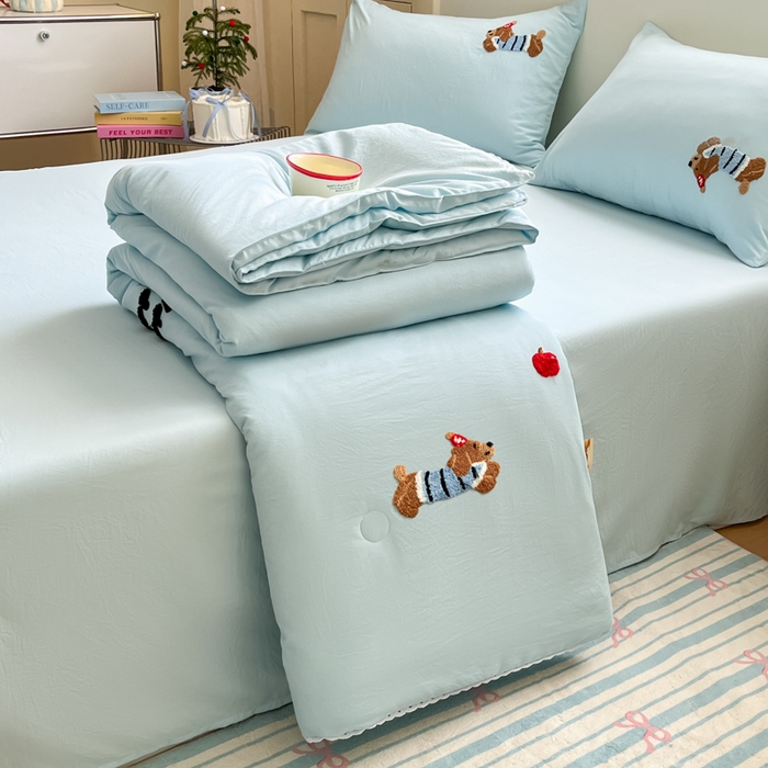 91家纺网 家纺一手货源 找家纺 Sweet dreams甜梦 2025新款毛巾绣夏被夏凉被空调被四件套 蓝小狗