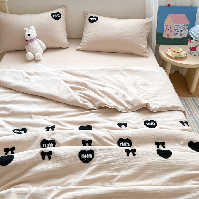 91家纺网 家纺一手货源 找家纺 Sweet dreams甜梦 2025新款毛巾绣夏被夏凉被空调被四件套 浅咖MIU