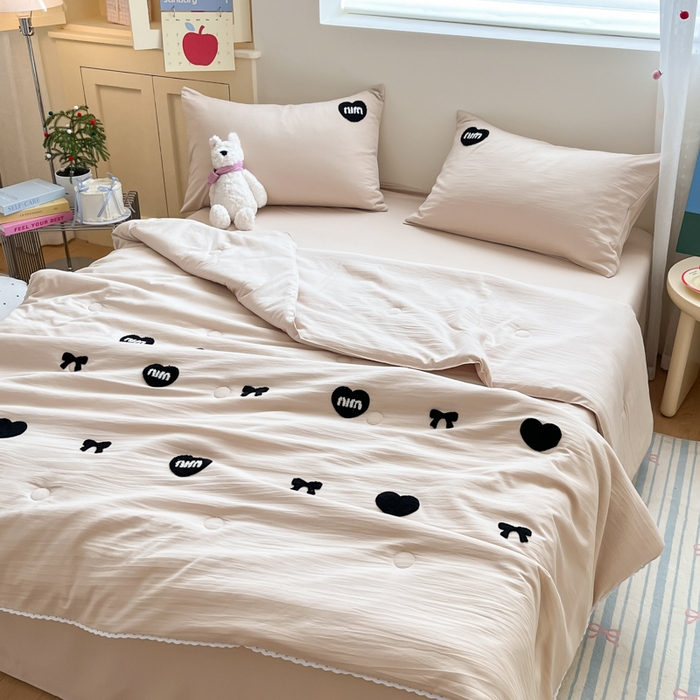 91家纺网 家纺一手货源 找家纺 Sweet dreams甜梦 2025新款毛巾绣夏被夏凉被空调被四件套 浅咖MIU