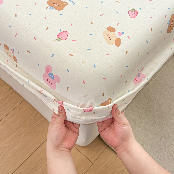 91家纺网 家纺一手货源 找家纺 Sweet dreams甜梦 2025新款全棉纯棉小清新印花床笠单品单床笠床笠单件 草莓小兔