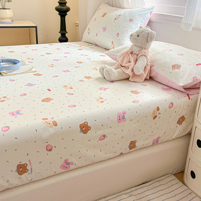 91家纺网 家纺一手货源 找家纺 Sweet dreams甜梦 2025新款全棉纯棉小清新印花床笠单品单床笠床笠单件 草莓小兔