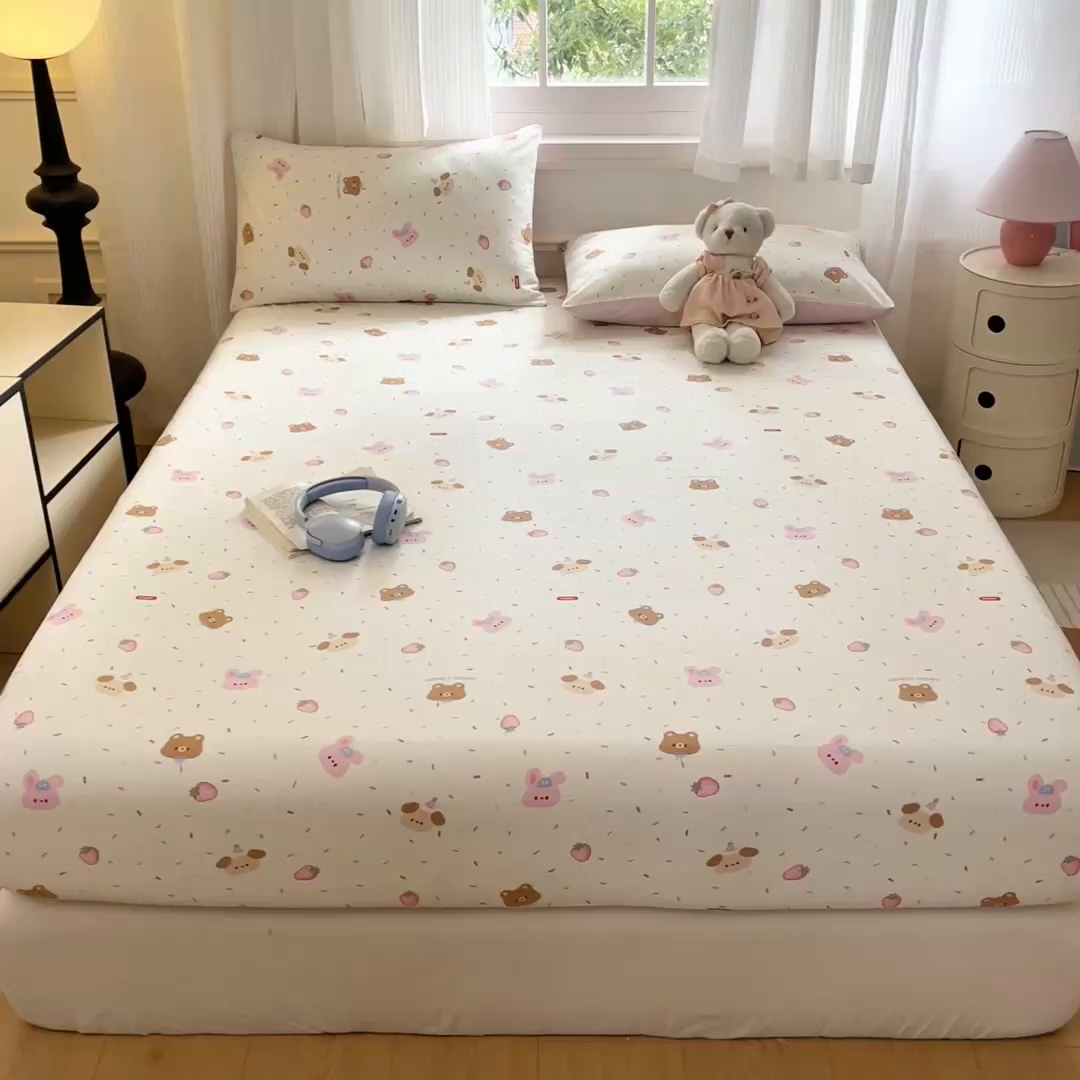 91家纺网 家纺一手货源 找家纺 Sweet dreams甜梦 2025新款全棉纯棉小清新印花床笠单品单床笠床笠单件 草莓小兔