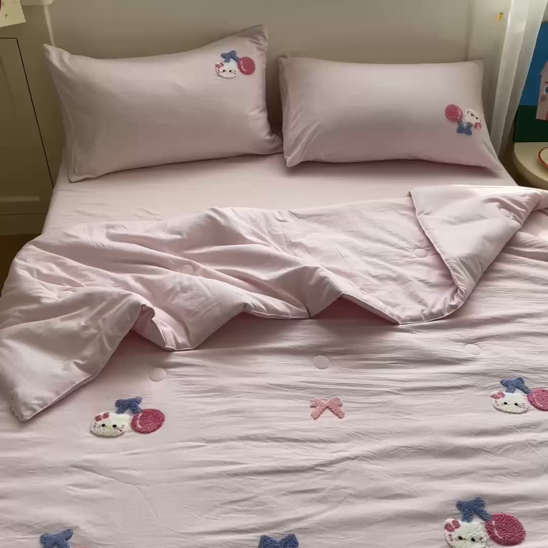 91家纺网 家纺一手货源 找家纺 Sweet dreams甜梦 2025新款毛巾绣夏被夏凉被空调被四件套 粉小猫