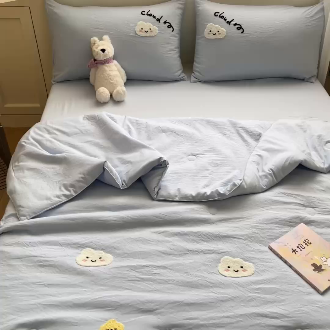 91家纺网 家纺一手货源 找家纺 Sweet dreams甜梦 2025新款毛巾绣夏被夏凉被空调被四件套 蓝色云朵