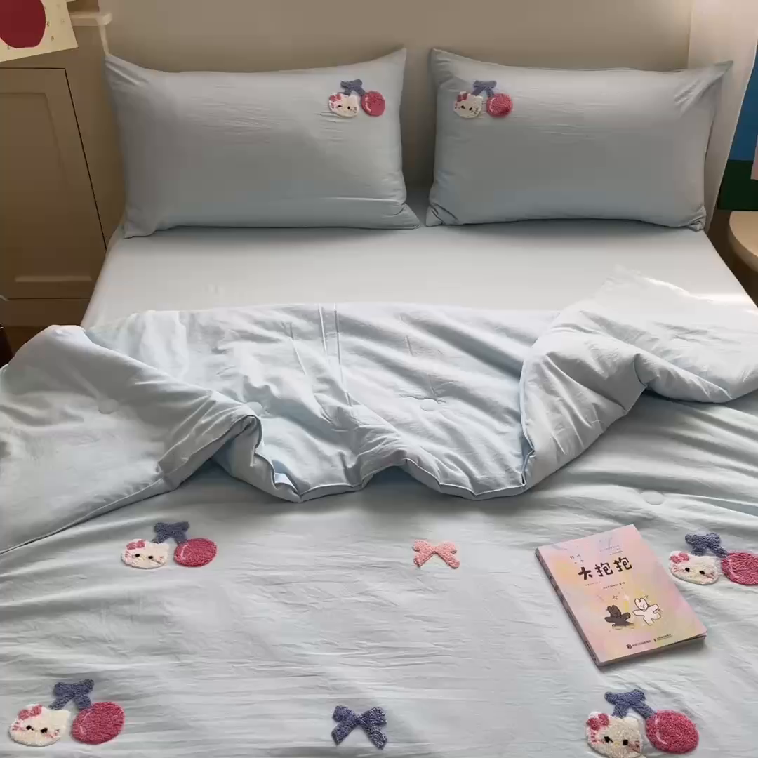 91家纺网 家纺一手货源 找家纺 Sweet dreams甜梦 2025新款毛巾绣夏被夏凉被空调被四件套 蓝小猫